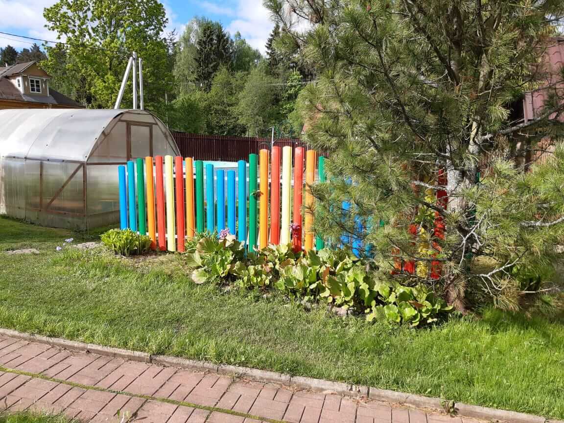забор из разноцветного штакетника односторонний фото1 в Йошкар-Оле