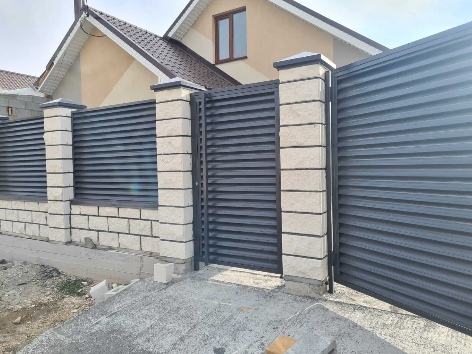 Забор из ламелей Еврожалюзи 38м RAL7024/7024 Серый Графит двусторонний фото 1 в Йошкар-Оле
