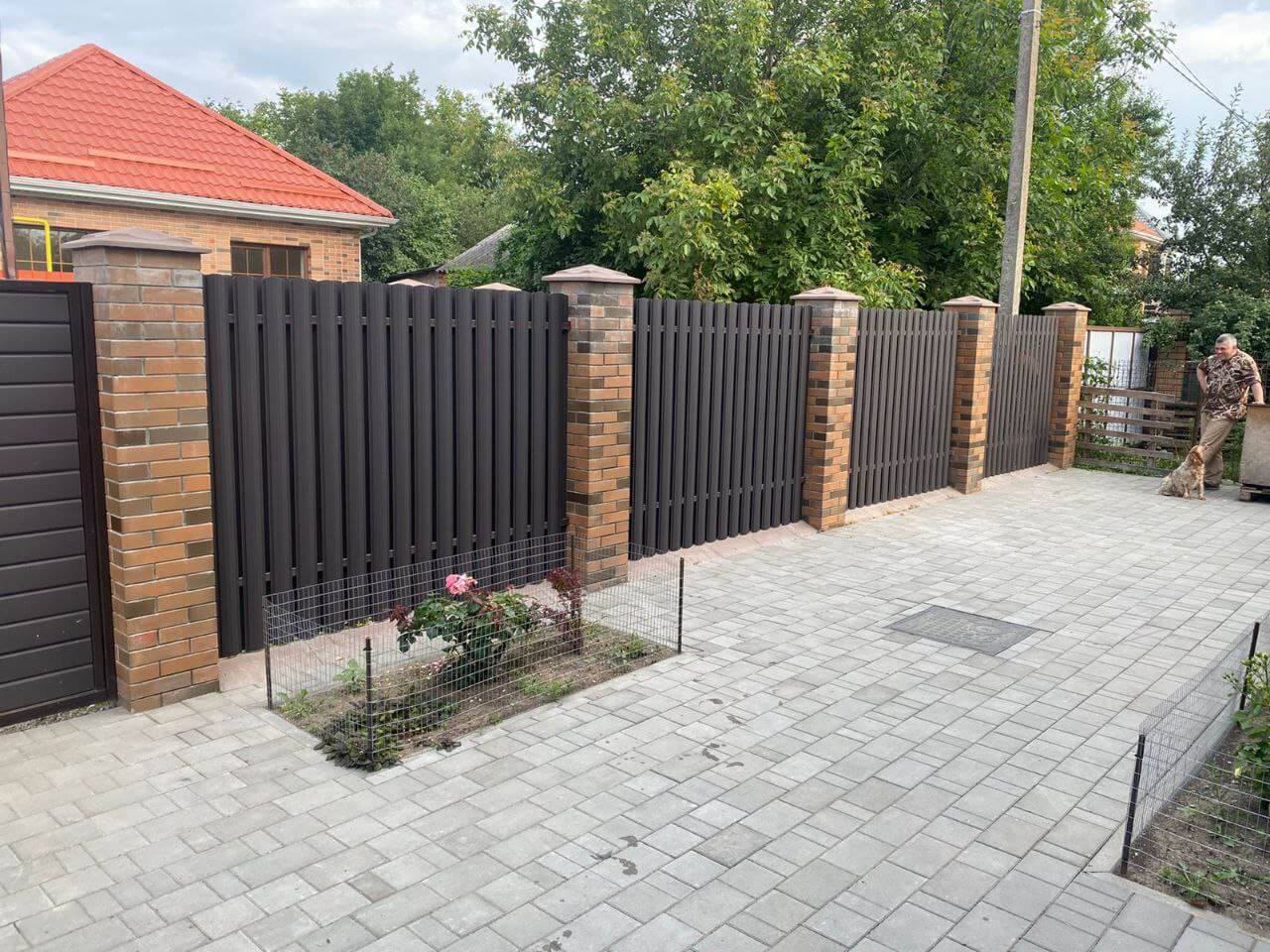 Забор из штакетника полукруглого 22м RAL8019 Темный Шоколад МАТТЕ фото 3 в Йошкар-Оле