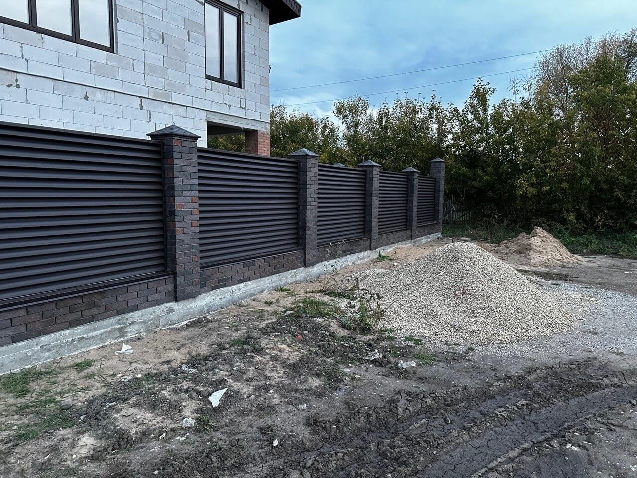 Забор из ламелей Еврожалюзи 38м RAL8019/8019 Темный Шоколад двусторонний MATTE фото 4 в Йошкар-Оле