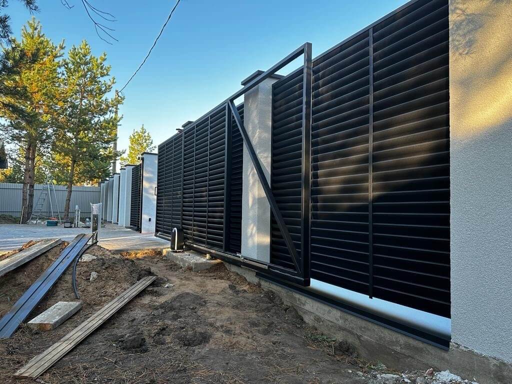 Забор-жалюзи 18м RAL9005/9005 Черный двухсторонний МАТТЕ фото 1 в Йошкар-Оле