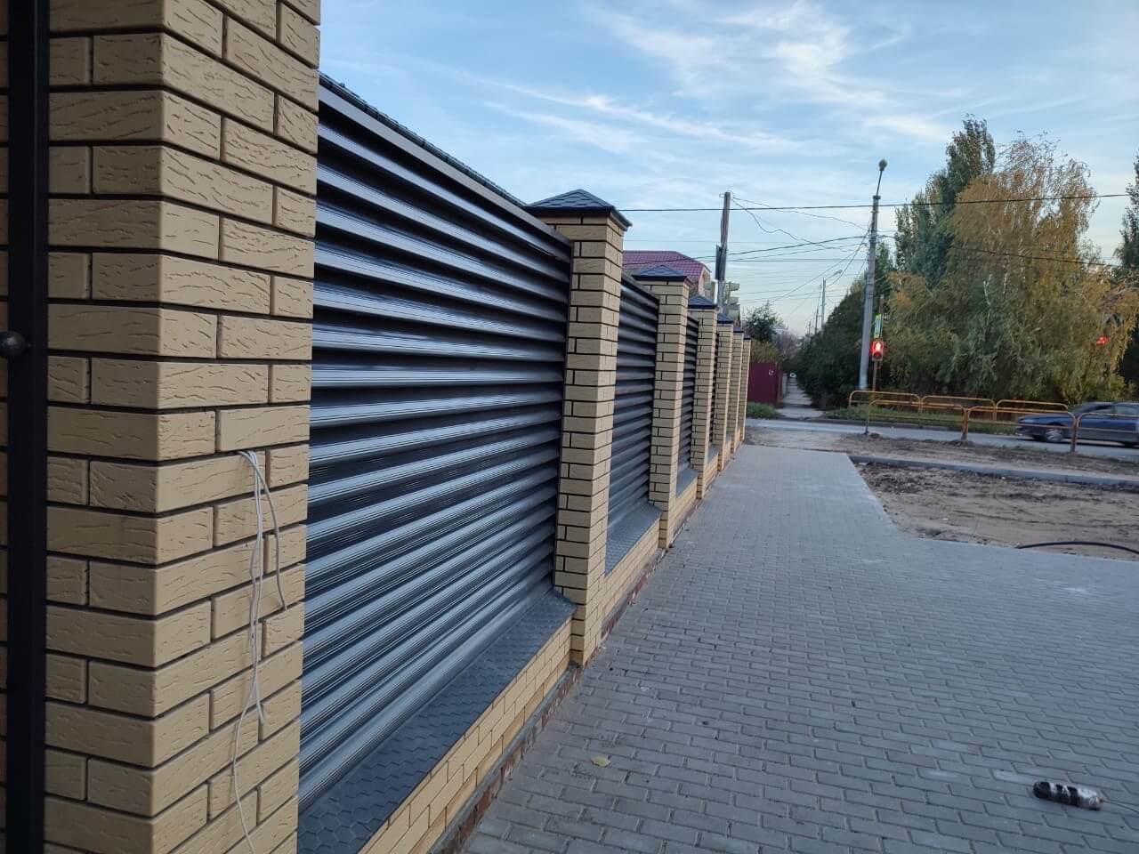 Забор-жалюзи с ламелями Еврожалюзи 16м RAL7024/7024 Серый Графит двусторонний фото 2 в Йошкар-Оле