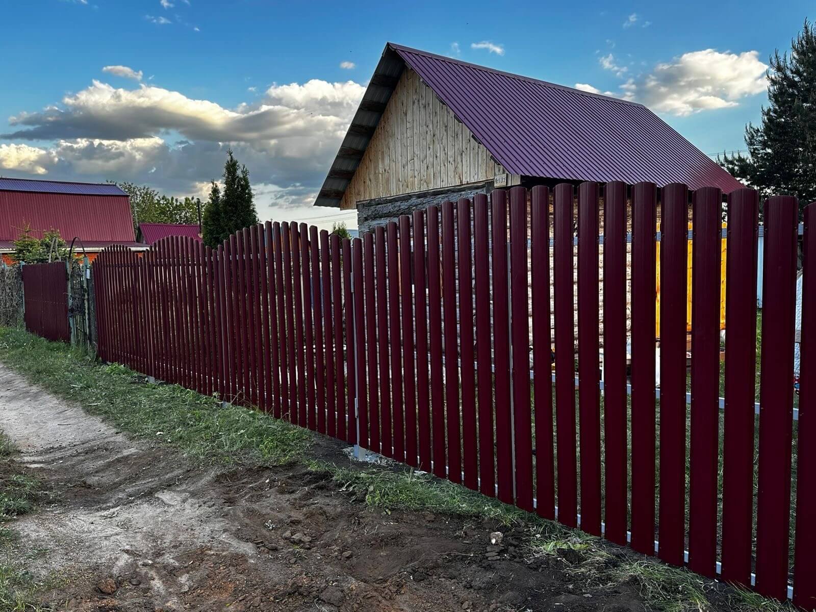 Забор из евроштакетника 28м RAL3005 Красное Вино фото 4 в Йошкар-Оле