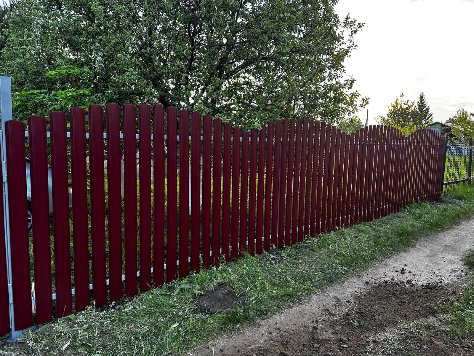 Забор из евроштакетника 28м RAL3005 Красное Вино фото 3 в Йошкар-Оле