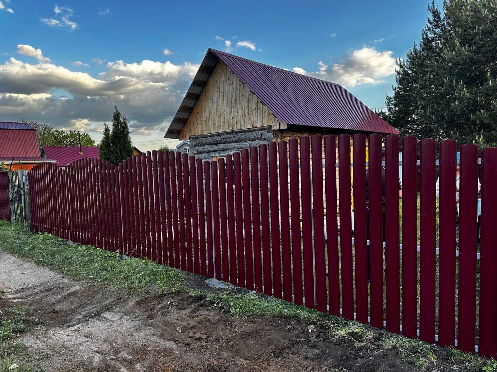 Забор из евроштакетника 28м RAL3005 Красное Вино фото 2 в Йошкар-Оле