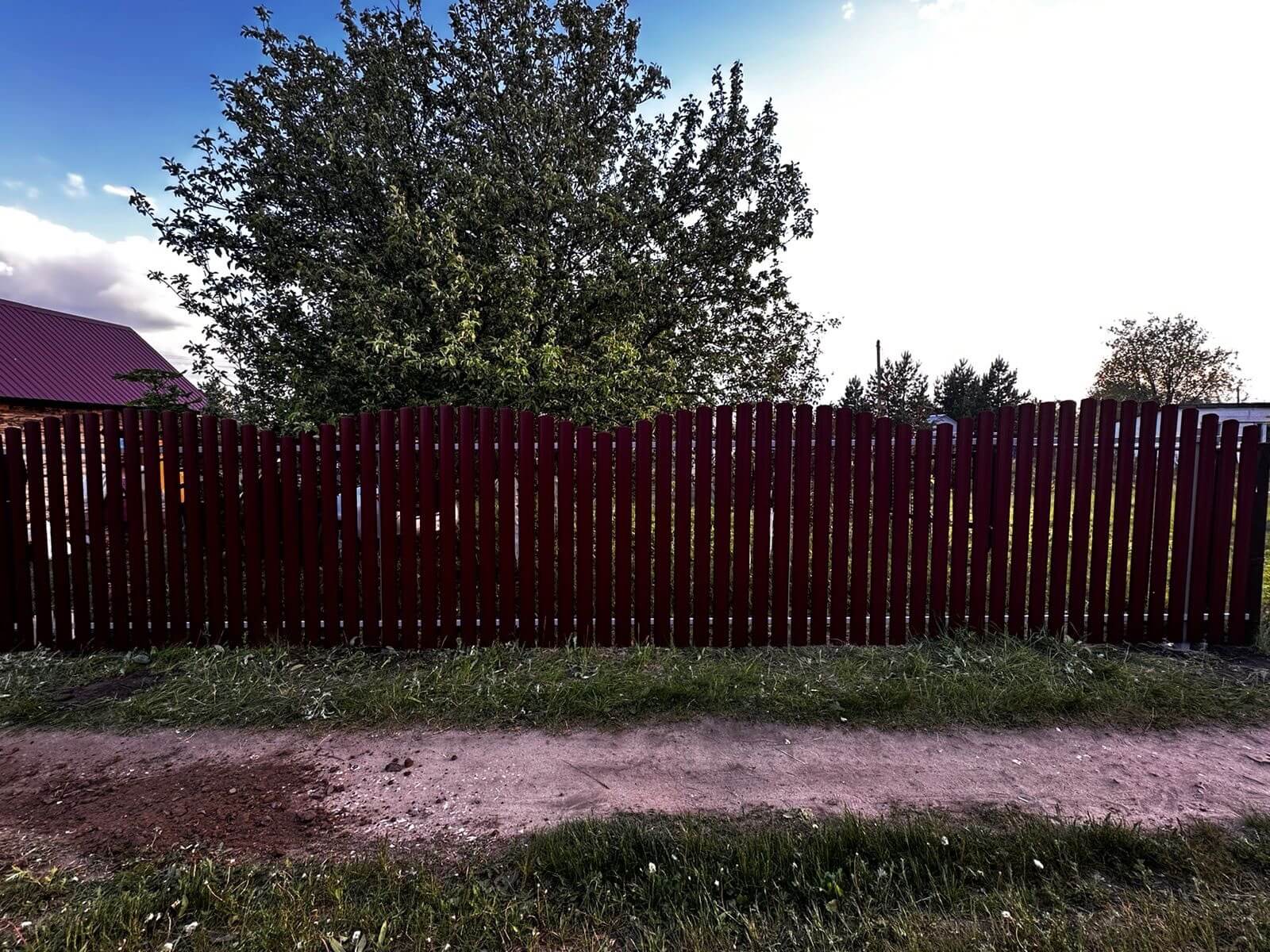 Забор из евроштакетника 28м RAL3005 Красное Вино фото 1 в Йошкар-Оле