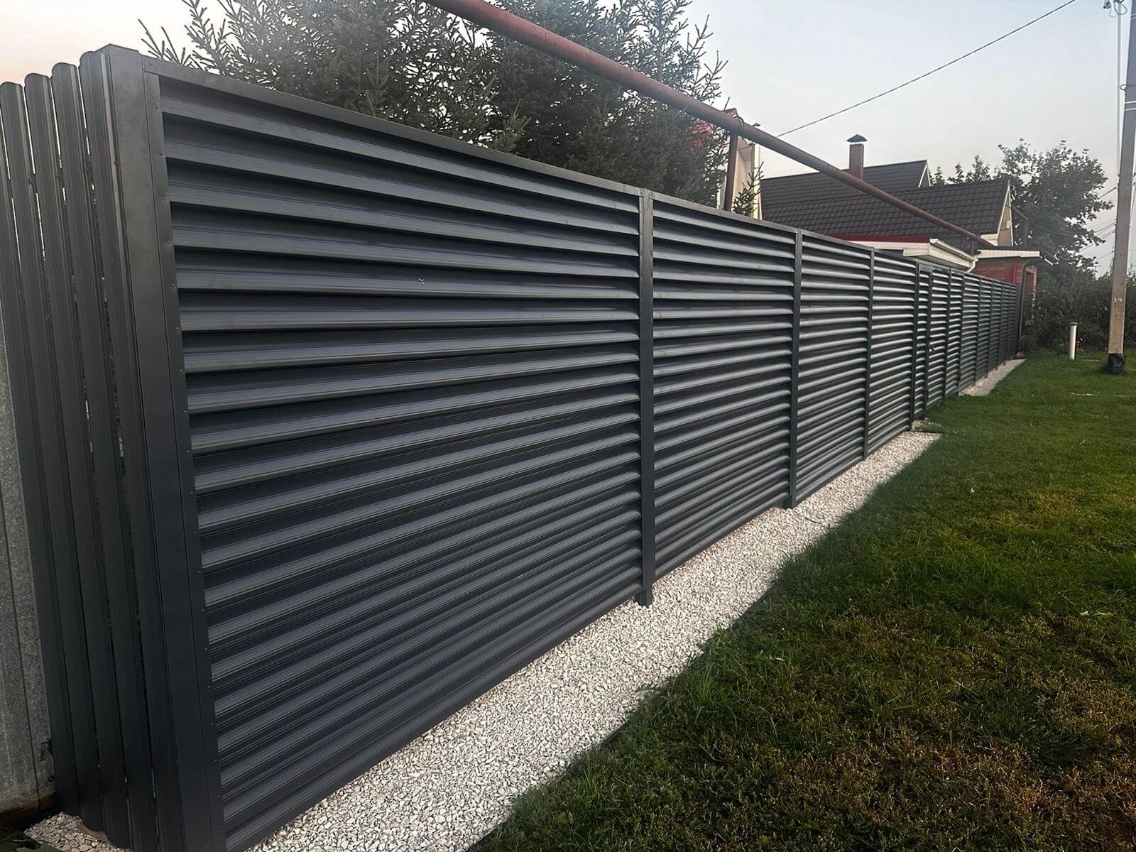 Забор из ламелей Еврожалюзи 26м RAL7024/7024 Серый Графит двусторонний фото 4 в Йошкар-Оле