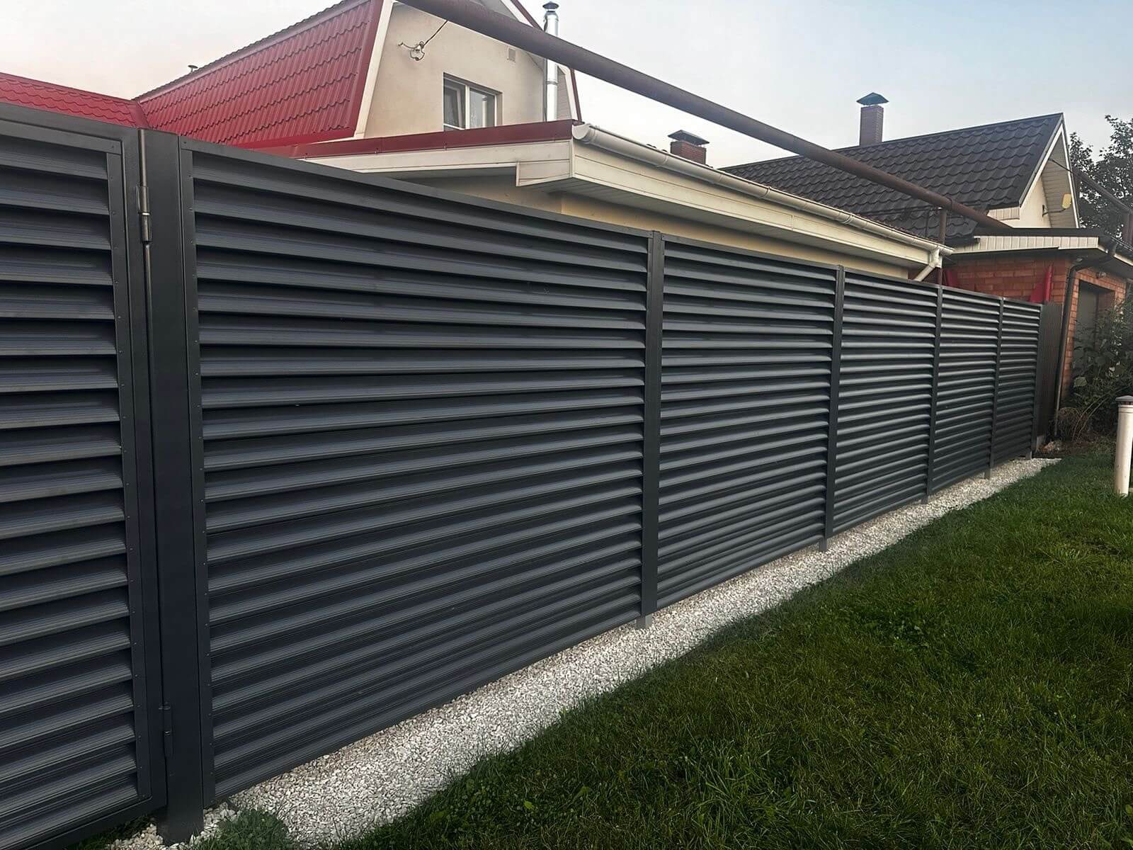 Забор из ламелей Еврожалюзи 26м RAL7024/7024 Серый Графит двусторонний фото 3 в Йошкар-Оле