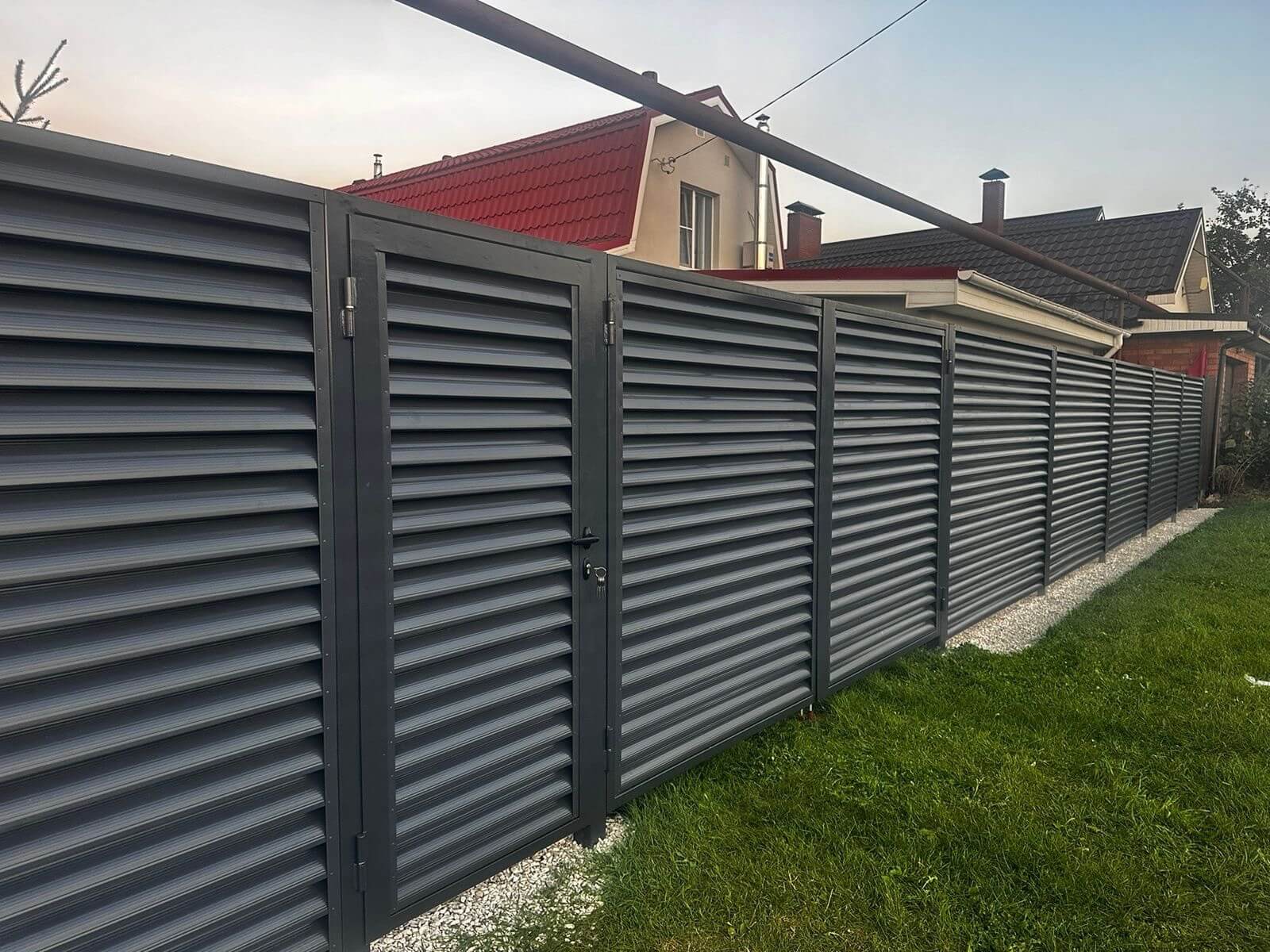 Забор из ламелей Еврожалюзи 26м RAL7024/7024 Серый Графит двусторонний фото 1 в Йошкар-Оле