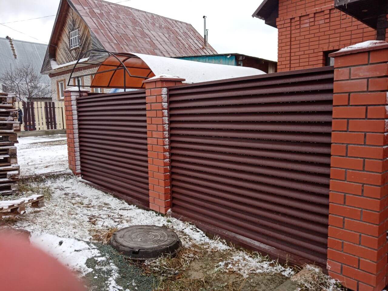 Забор из ламелей еврожалюзи 12м RAL8017/8017 Шоколад двусторонний МАТТЕ фото 3 в Йошкар-Оле