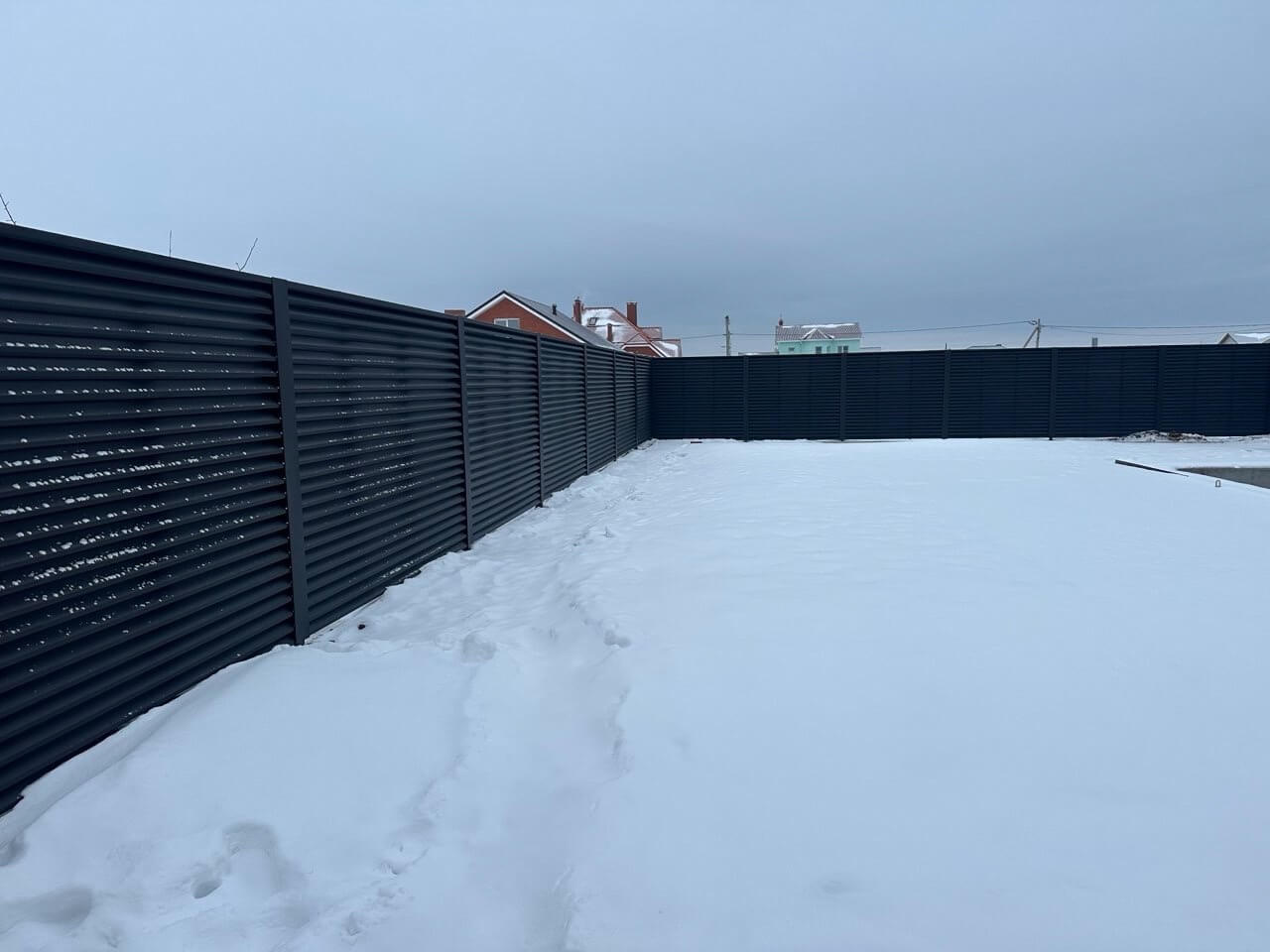Забор-жалюзи из ламелей ЭКО-Z 130м RAL9005 Черный МАТТЕ фото 3 в Йошкар-Оле