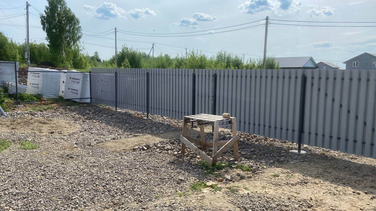 Забор из евроштакетника 16м RAL7024 Серый Графит фото 1 в Йошкар-Оле
