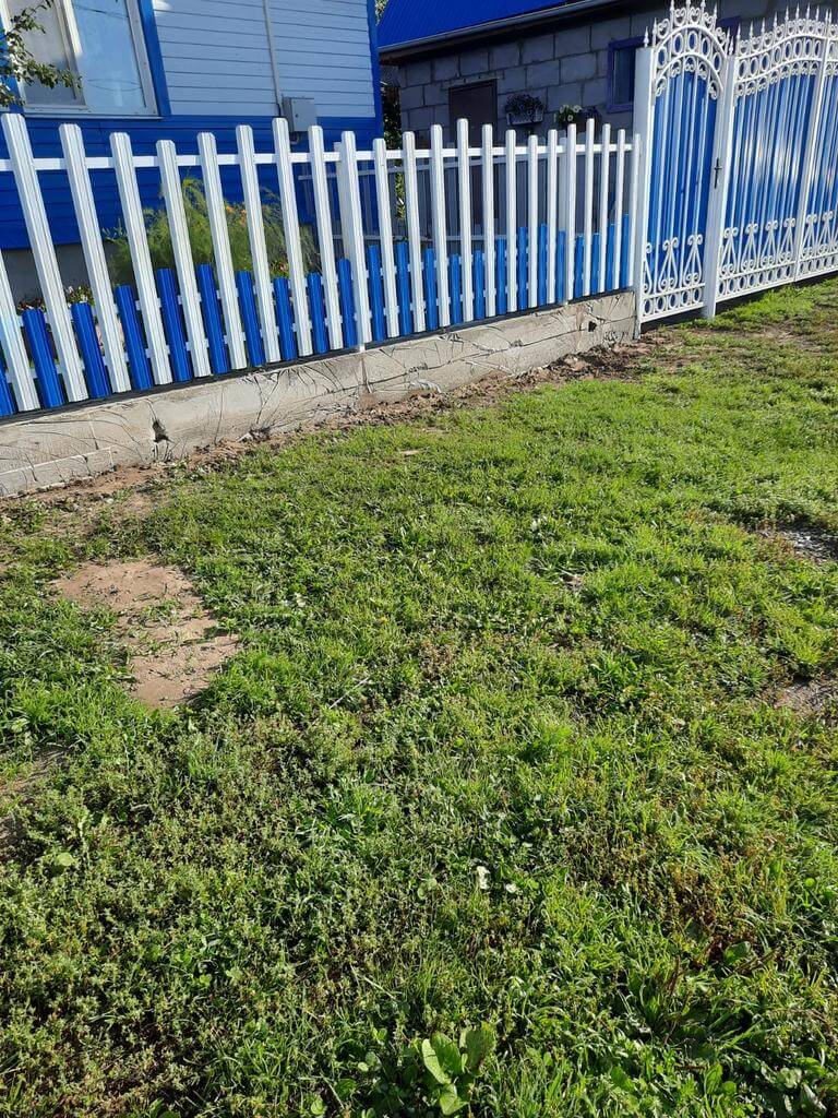 Забор из евроштакетника 14м RAL9003 Белый, RAL5005 Синий Сигнал фото 3 в Йошкар-Оле