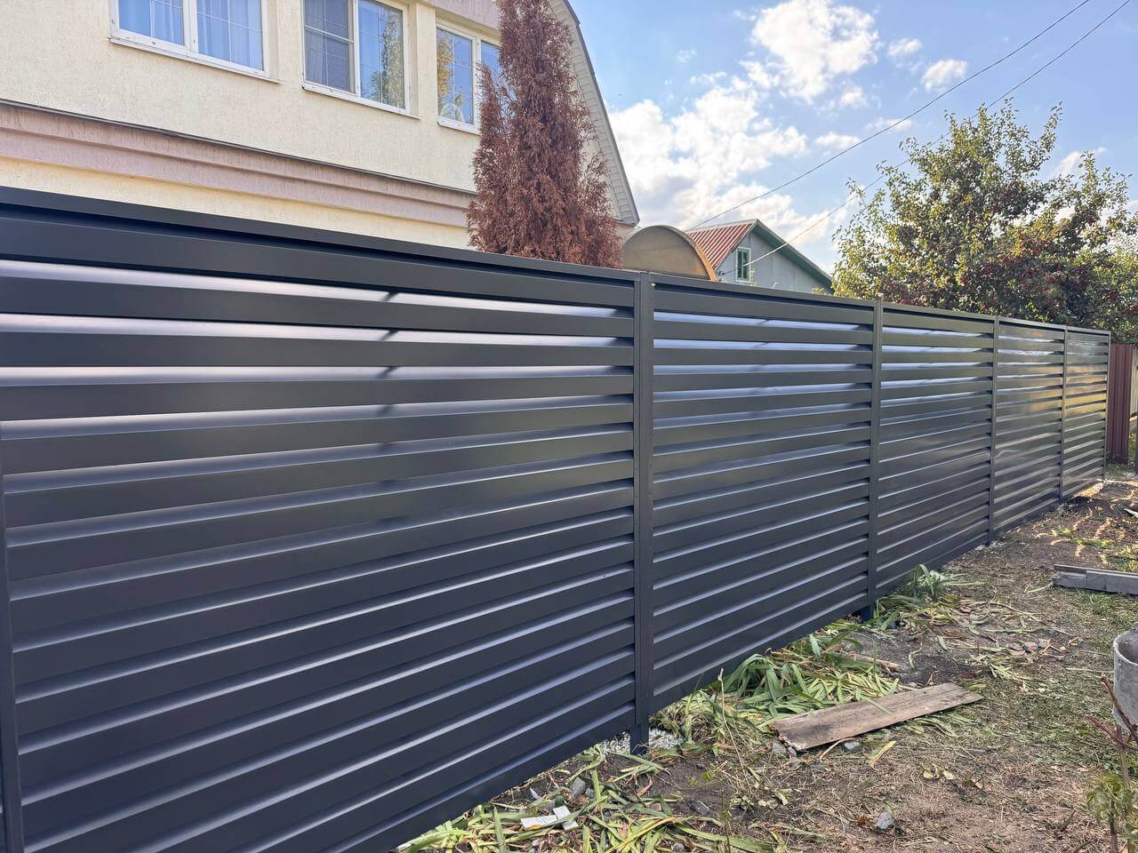 Забор-жалюзи из ламелей Хай-Тек 26м RAL7024/7024 Серый Графит двусторонний в Йошкар-Оле