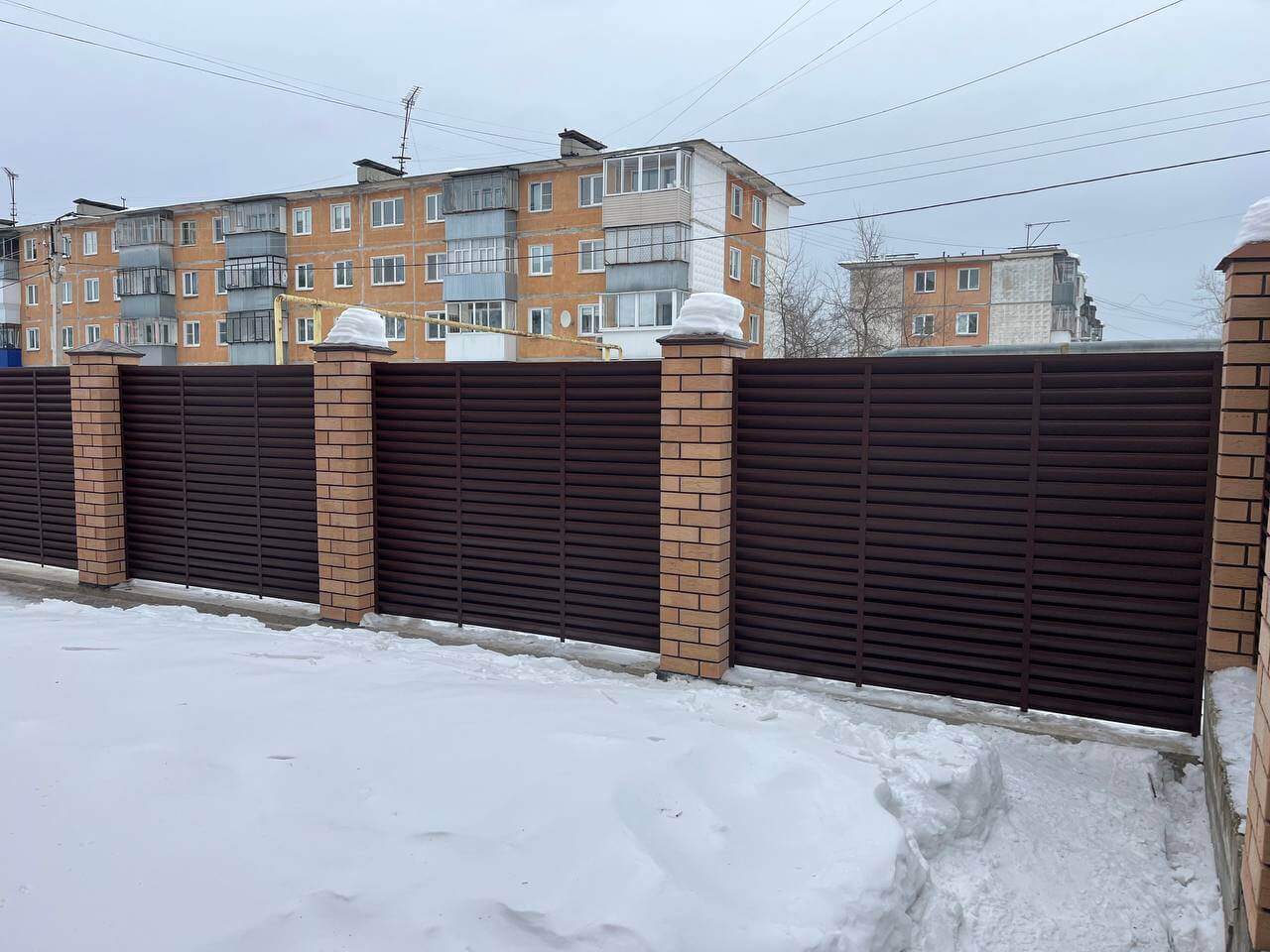 Забор-жалюзи из ламелей ЭКО-Z 87м RAL8017/8017 Шоколад двусторонний МАТТЕ фото 17 в Йошкар-Оле
