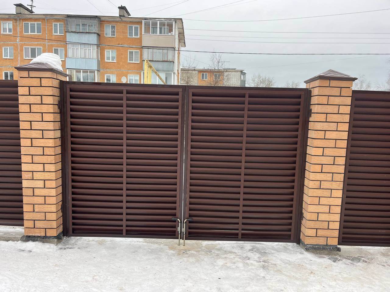 Забор-жалюзи из ламелей ЭКО-Z 87м RAL8017/8017 Шоколад двусторонний МАТТЕ фото 9 в Йошкар-Оле