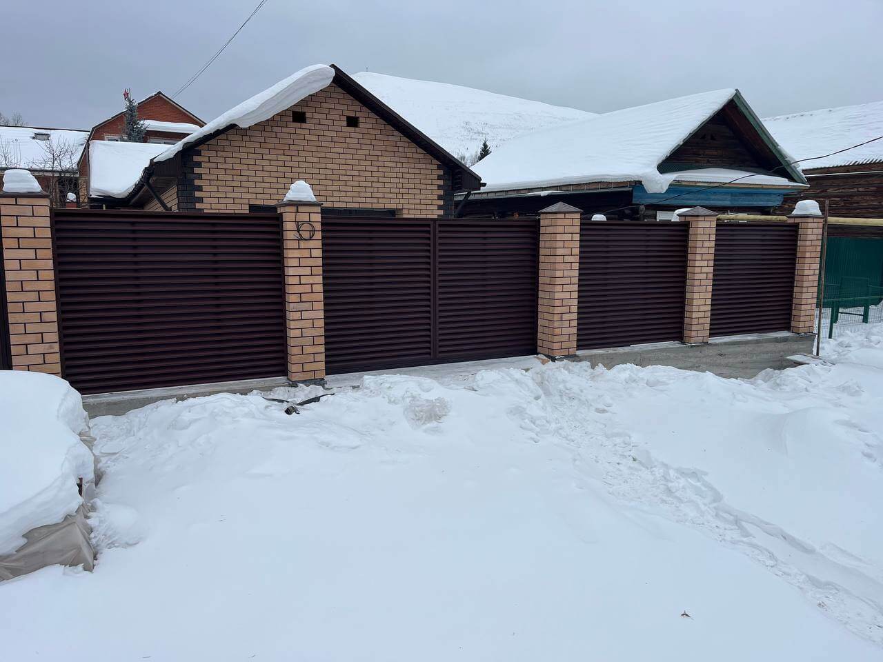 Забор-жалюзи из ламелей ЭКО-Z 87м RAL8017/8017 Шоколад двусторонний МАТТЕ фото 3 в Йошкар-Оле