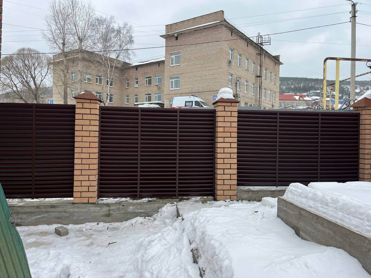 Забор-жалюзи из ламелей ЭКО-Z 87м RAL8017/8017 Шоколад двусторонний МАТТЕ фото 16 в Йошкар-Оле