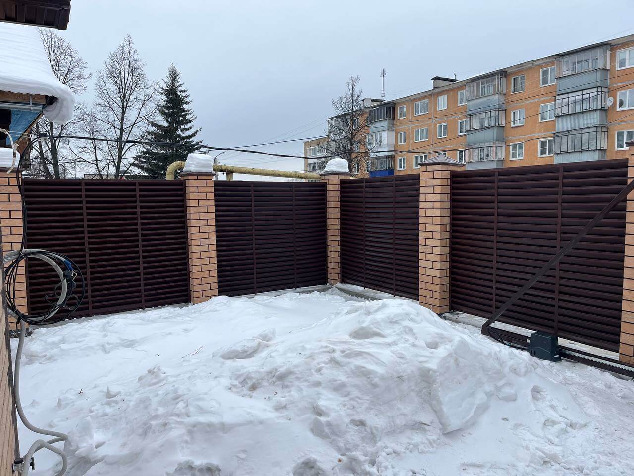 Забор-жалюзи из ламелей ЭКО-Z 87м RAL8017/8017 Шоколад двусторонний МАТТЕ фото 11 в Йошкар-Оле